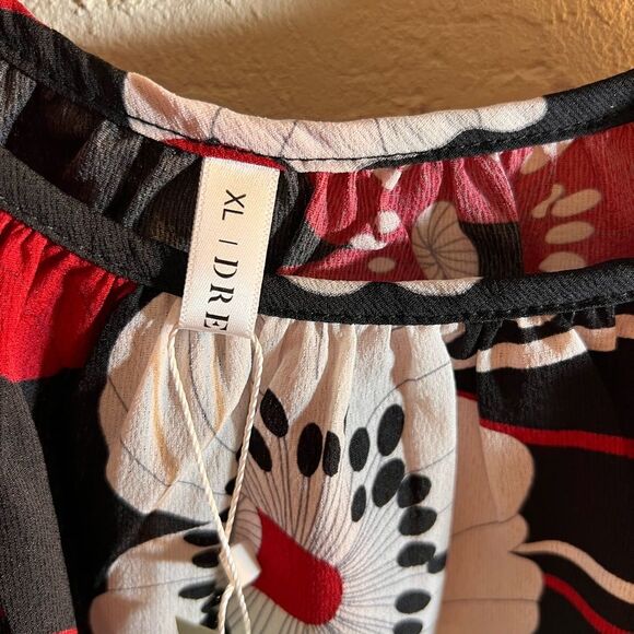 Dress Forum Red and Black Fitted Graphic Camisole - Picture 4 of 5